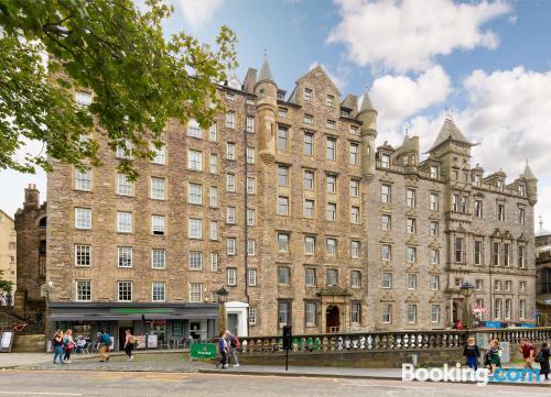 Cozy apartment in center of Edinburgh.