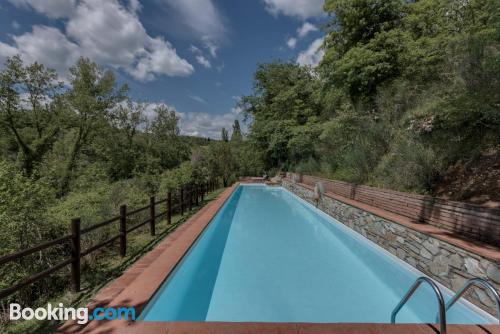 Apartamento ideal para familias en Gaiole In Chianti con piscina