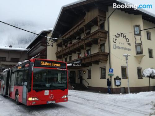 Dans une position centrale et terrasse à Zell am Ziller, parfait pour 5 personnes ou plus