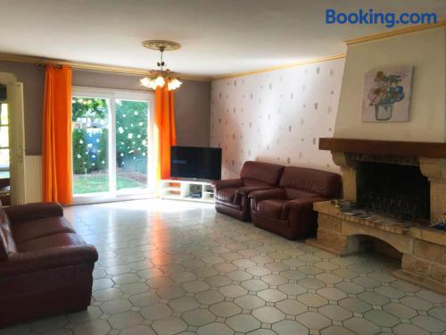 Apartamento con vistas y wifi en Bussy-Saint-Georges, bien ubicado.