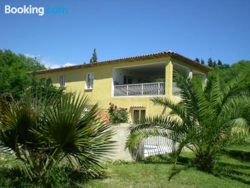 Apartamento com internet em Saint-Paul-de-Vence.