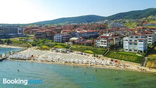 Ferienwohnung mit Kinderbett in Sveti Vlas. Internet und Balkon