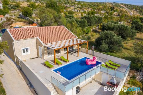 Appartement avec terrasse et internet à Jasenice. Avec l'air!.