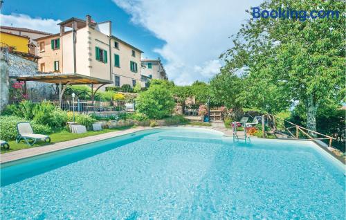 Apartamento com piscina em Boccheggiano