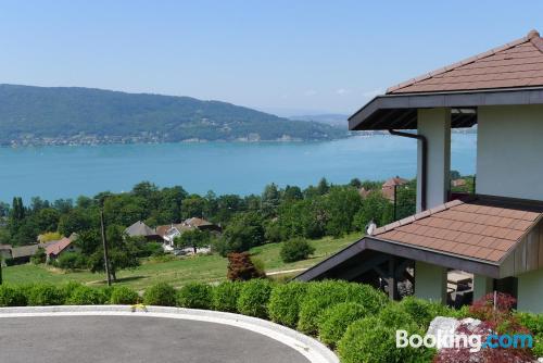 Appartement met terras. Veyrier-du-Lac aan zijn voeten!