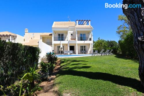 Prático apartamento em Vilamoura. Terraço e piscina