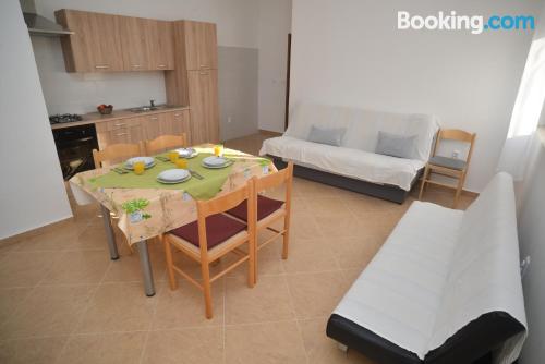 Comfortabel appartement em Turanj. 79m2