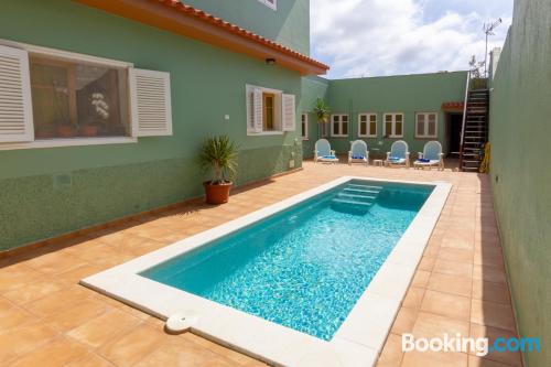 Grande appartamento con piscina. Terrazza e wifi.