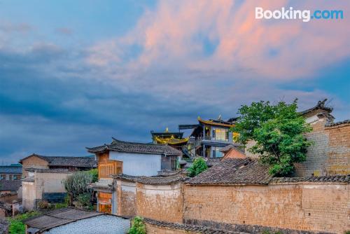 Tengchong est votre!. Terrasse et internet!.