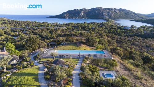 Appartamento con piscina. Porto-Vecchio ai vostri piedi!