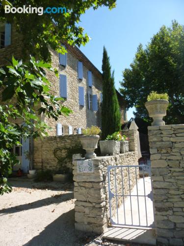Home in Saumane-de-Vaucluse with internet.