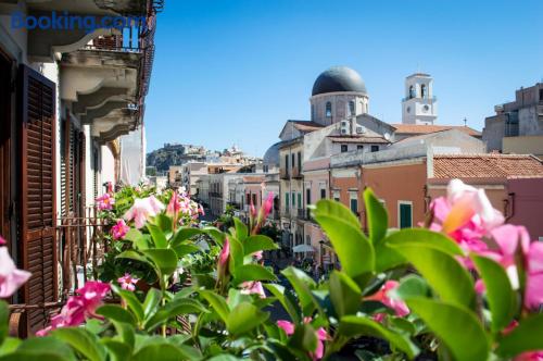 Spazioso appartamento con 2 camere da letto. Milazzo a portata di mano!.