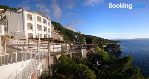 Appartement avec terrasse, dans une excellente position.