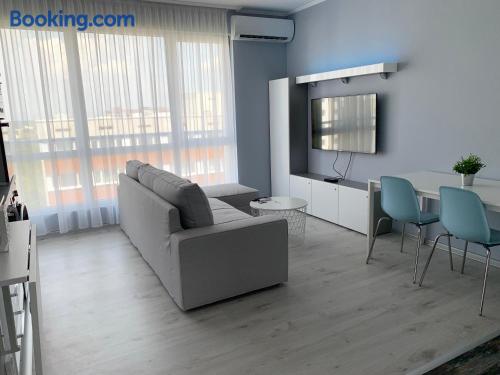 Stay cool: air-con apartment in Sofia with terrace and wifi.