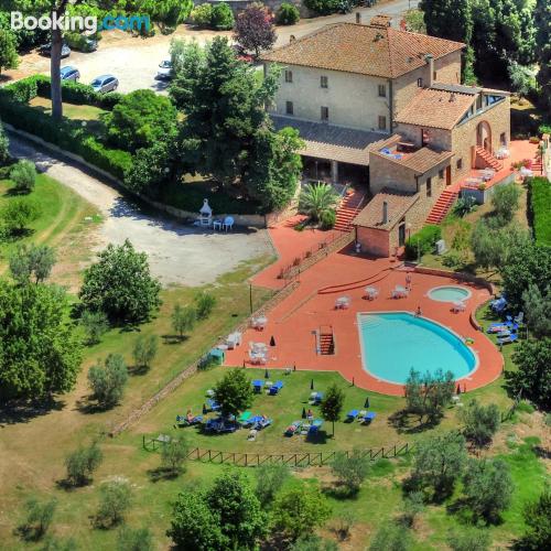 Appartement avec piscine. À Volterra