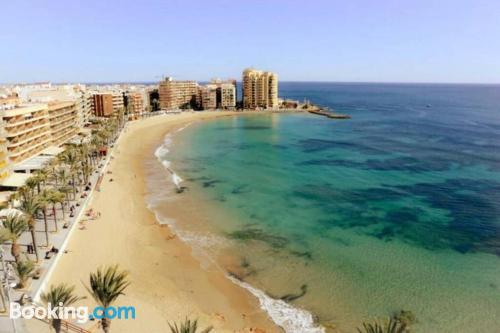 Appartement avec terrasse dans le centre de Torrevieja.