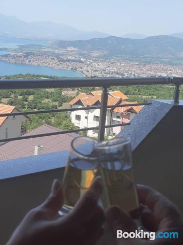 Grand appartement à Ohrid. Terrasse!