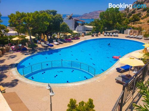 Bonito apartamento en Pefki Rhodes con terraza.