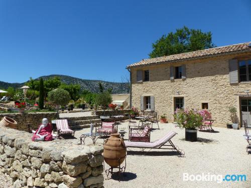 Appartement avec piscine. À Malaucène