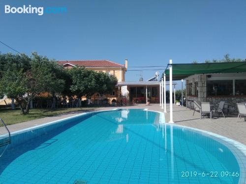 Apartamento com Internet. Terraço e piscina