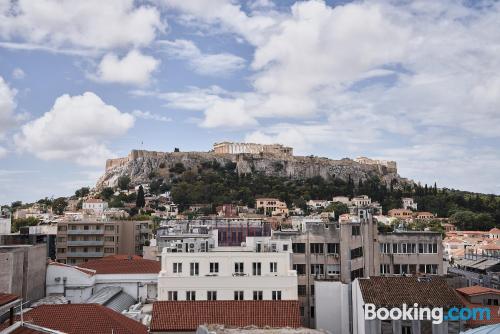 Apartamento con cuna en buena zona de Atenas