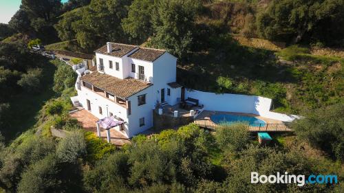 Appartement de 230m2 à Casares. Terrasse!