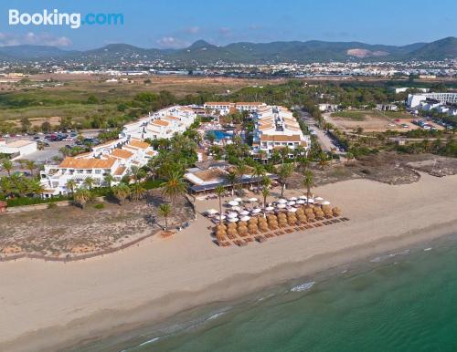 Playa d'en Bossa ai vostri piedi! Piscina e aria condizionata