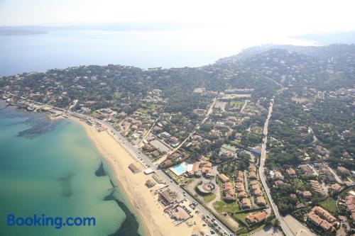 Sainte-Maxime vanuit uw raam! Terras en zwembad