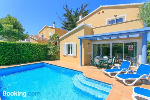 Apartamento con piscina en Cala Blanca