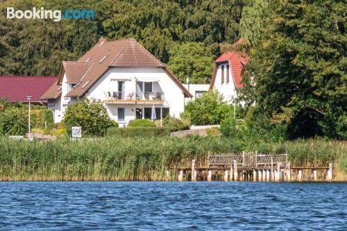 Klein Wohnung in Malchow. Mit Kinderbett