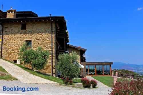 Apartamento de 30m2 em Sotto il Monte. Adequado para crianças