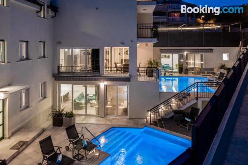 Apartamento com piscina. Em boa posição.