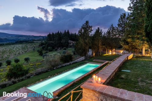 Apartamento con piscina en San Gimignano.