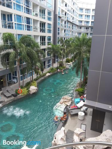 Appartamento con terrazza. Pattaya centrale ai vostri piedi!