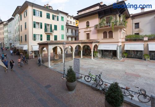 Spacieux appartement avec deux chambres. Riva Del Garda à vos pieds!.