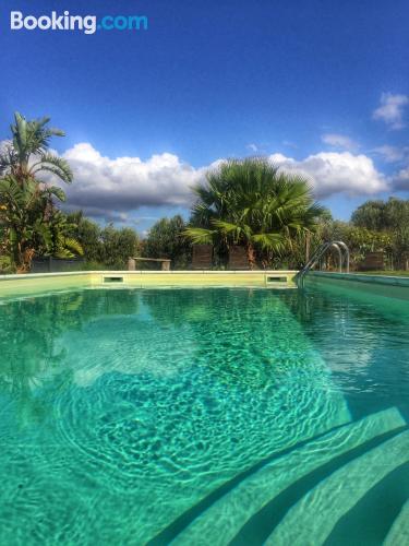 Aconchegante apartamento. Terraço e piscina