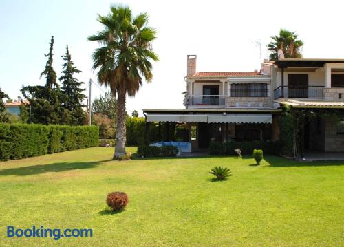 Appartement avec terrasse. Pefkohori est votre!.