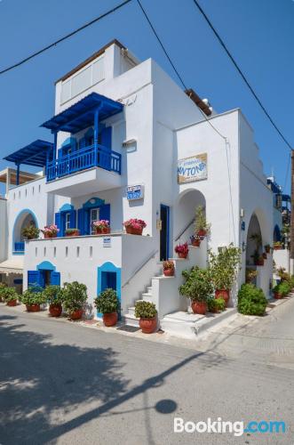 Ville de Naxos à vos pieds,. Terrasse et wifi!.