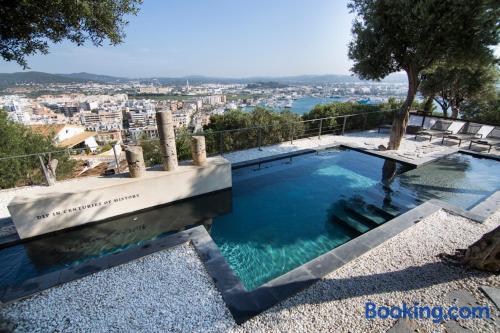 Ibiza à vos pieds. Piscine!