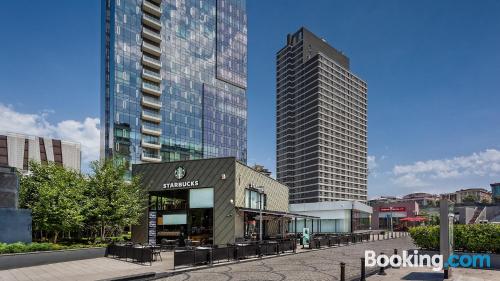 Confortável apartamento em Istambul. Terraço e piscina.