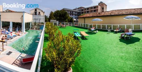 Apartamento con piscina y terraza