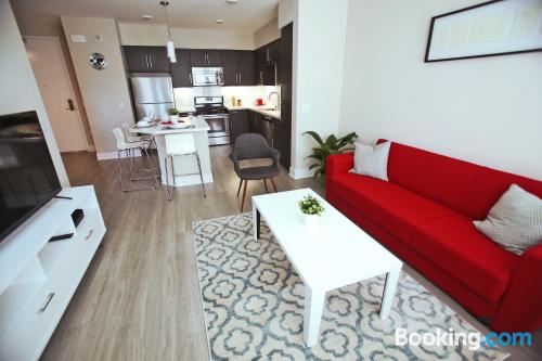 2 bedrooms apartment in Los Angeles. Internet!.