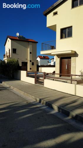 Appartement avec piscine et l'air concdetionné. Terrasse!.