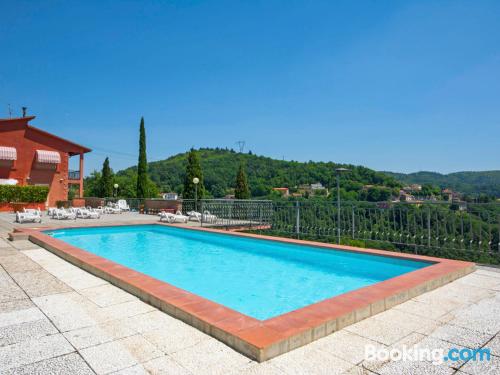 Appartement avec piscine. En bonne position