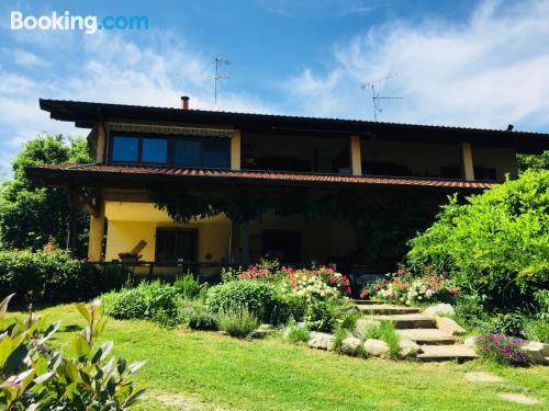 Ferienwohnung mit Balkon. In Varallo Pombia