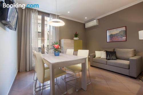 Appartement met verwarming en internet, in centrum von Barcelona