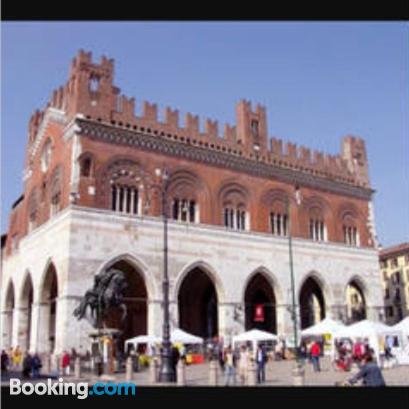 Piacenza ai vostri piedi! Con terrazza!