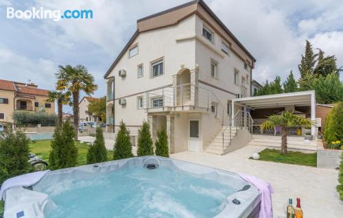 Apartamento en Poreč con terraza y internet