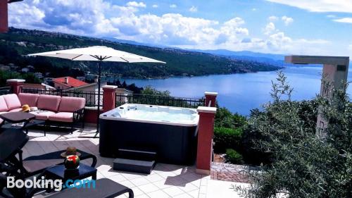 Apartamento de 153m2 en Opatija con vistas y wifi.