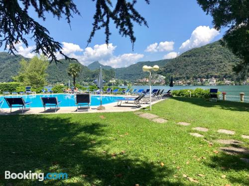 Appartement avec piscine à Brusimpiano